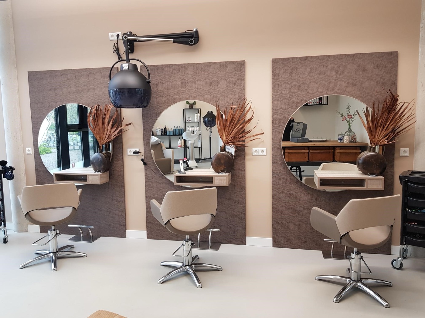 Stylingplekken met spiegels in de salon